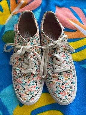 VANS Off the Wall women’s Floral Canvas Sneakers - 7 1/2
NWOT